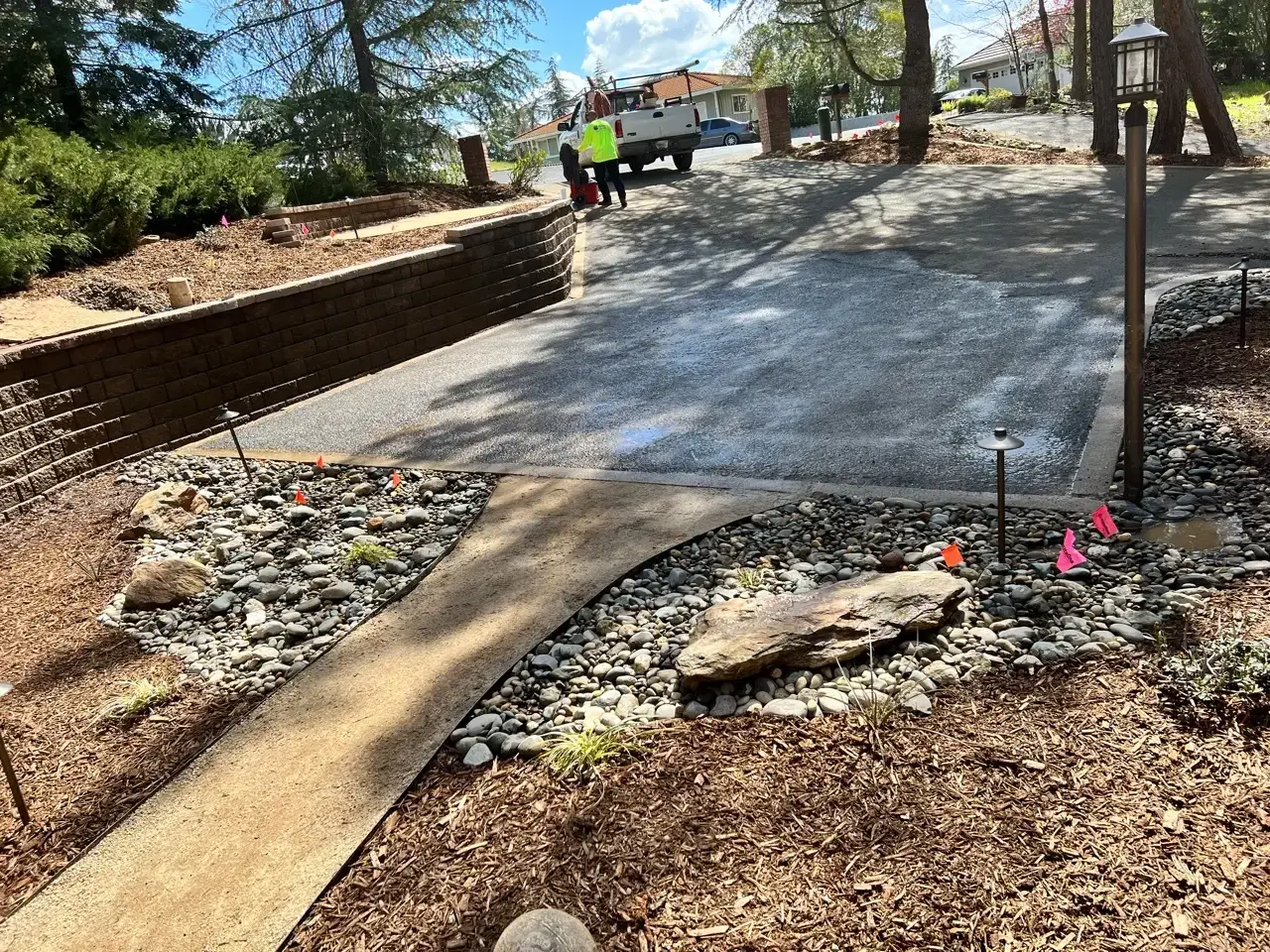 Driveway retaining wall with stone veneer landscape