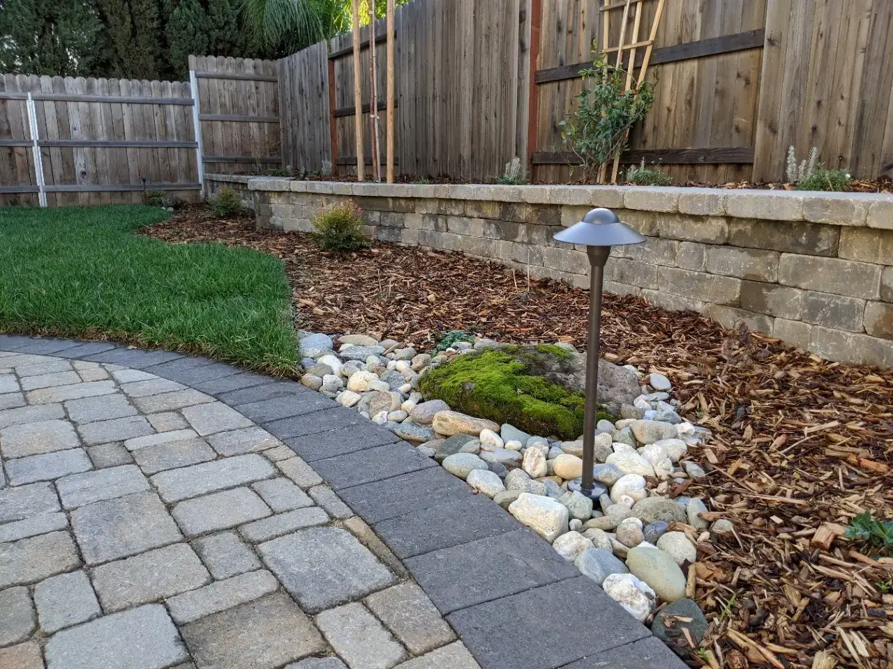 Low-voltage landscape lighting in a Lincoln, CA backyard